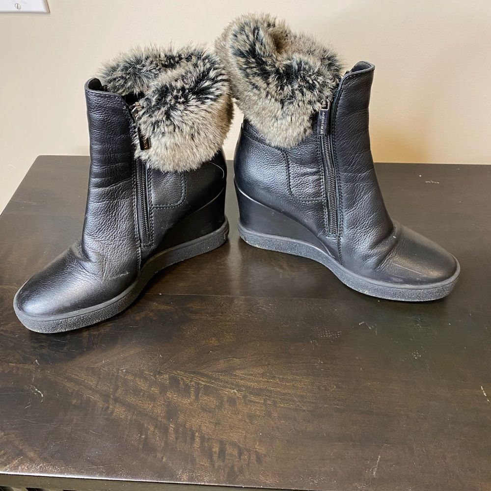 Aquatalia black wedge platform side zip fur cuff boots, size 5 - Picture 3 of 16